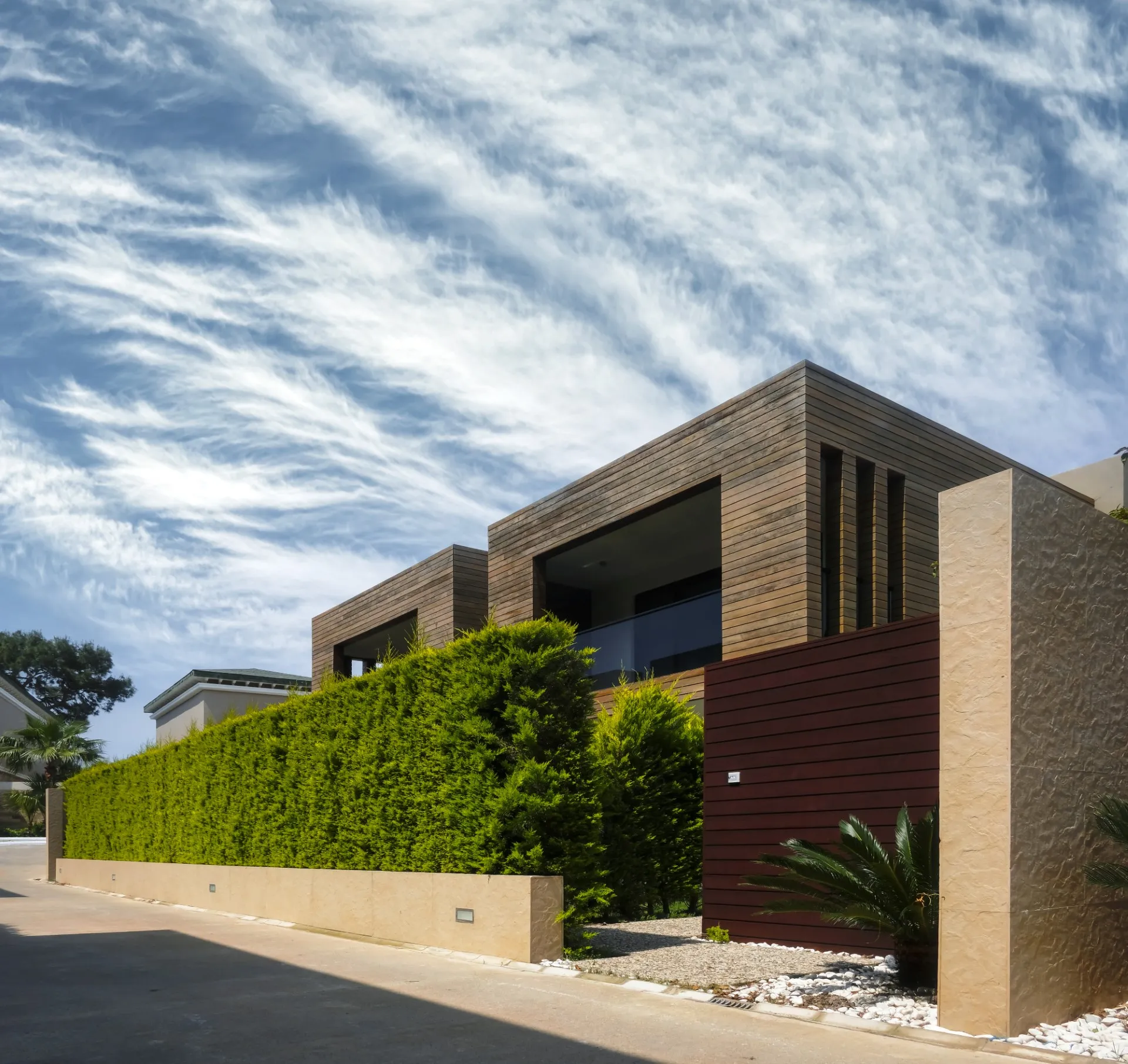 Serviços - Terraços da Cidade modern-houses-with-green-plant-wall-2021-08-27-09-26-35-utc